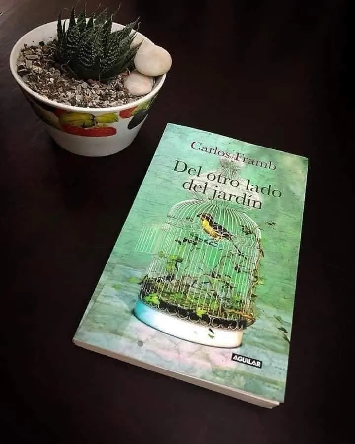 Portada del libro Del otro lado del jardín de Carlos Framb